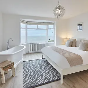 Host & - Solimar House Holiday home Whitby